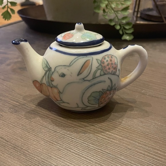 Mini bunny Tea pot - Picture 2 of 7